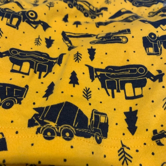 3 for $25 | Baby Gap Pyjama Set - Picture 2 of 2